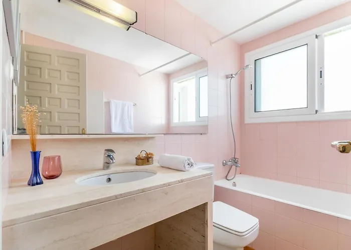 Paola: Preciosa Casa Pareada Con Piscina * Sitges