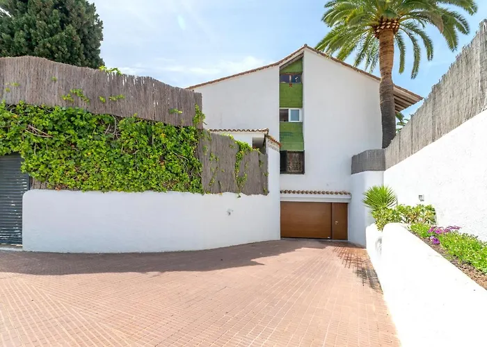 Paola: Preciosa Casa Pareada Con Piscina 아파트