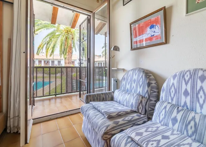 Paola: Preciosa Casa Pareada Con Piscina