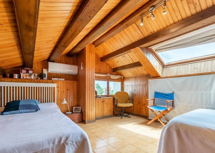 Paola: Preciosa Casa Pareada Con Piscina 시체스