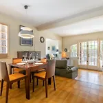 Paola: Preciosa Casa Pareada Con Piscina סיטגס