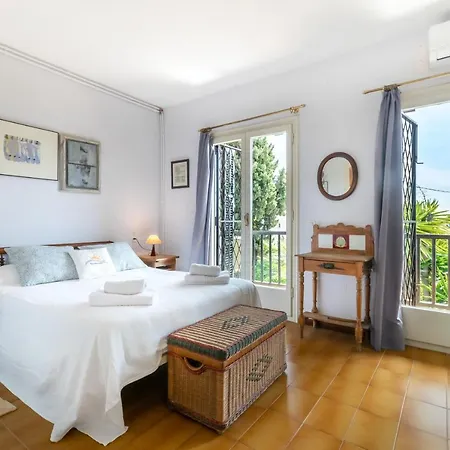 Paola: Preciosa Casa Pareada Con Piscina Sitges