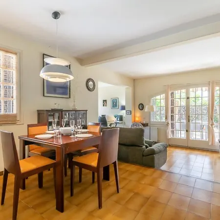 Paola: Preciosa Casa Pareada Con Piscina Sitges