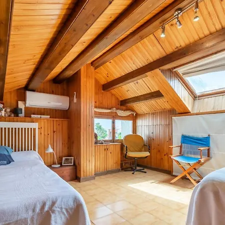 Paola: Preciosa Casa Pareada Con Piscina Sitges