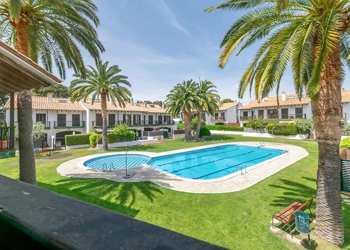 Paola: Preciosa Casa Pareada Con Piscina Σίτζες