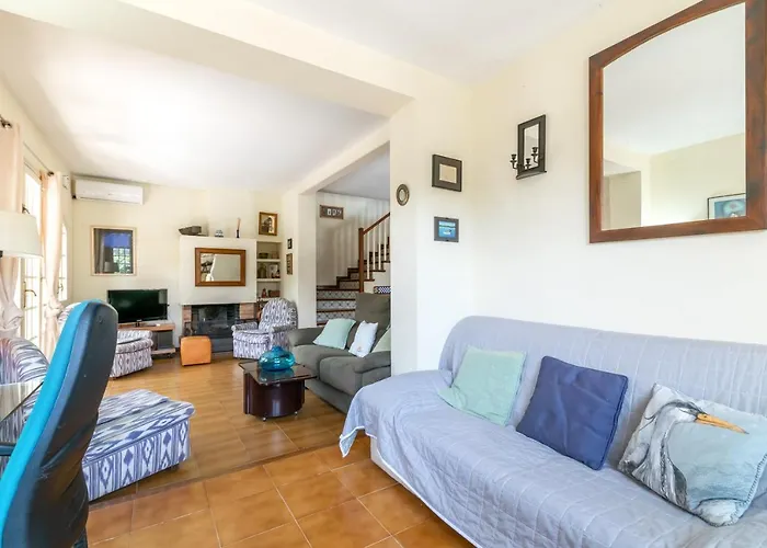 Paola: Preciosa Casa Pareada Con Piscina