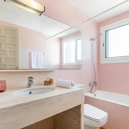 Paola: Preciosa Casa Pareada Con Piscina * Sitges