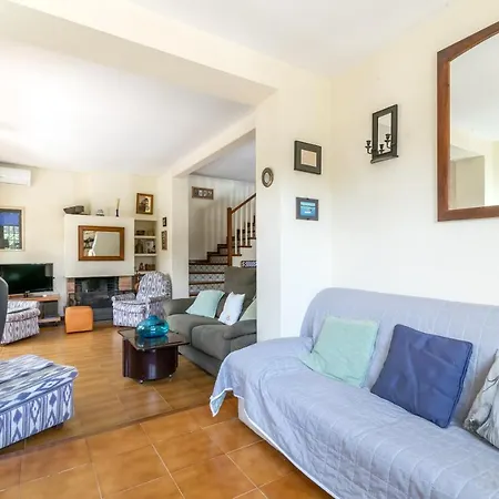 Paola: Preciosa Casa Pareada Con Piscina