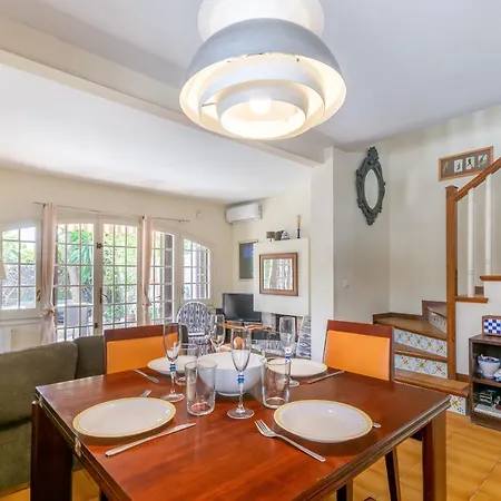 Paola: Preciosa Casa Pareada Con Piscina Sitges