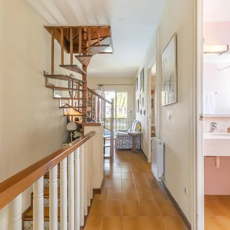 Paola: Preciosa Casa Pareada Con Piscina * Sitges