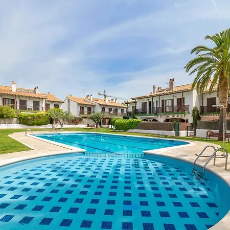 Paola: Preciosa Casa Pareada Con Piscina Sitges