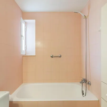 Paola: Preciosa Casa Pareada Con Piscina